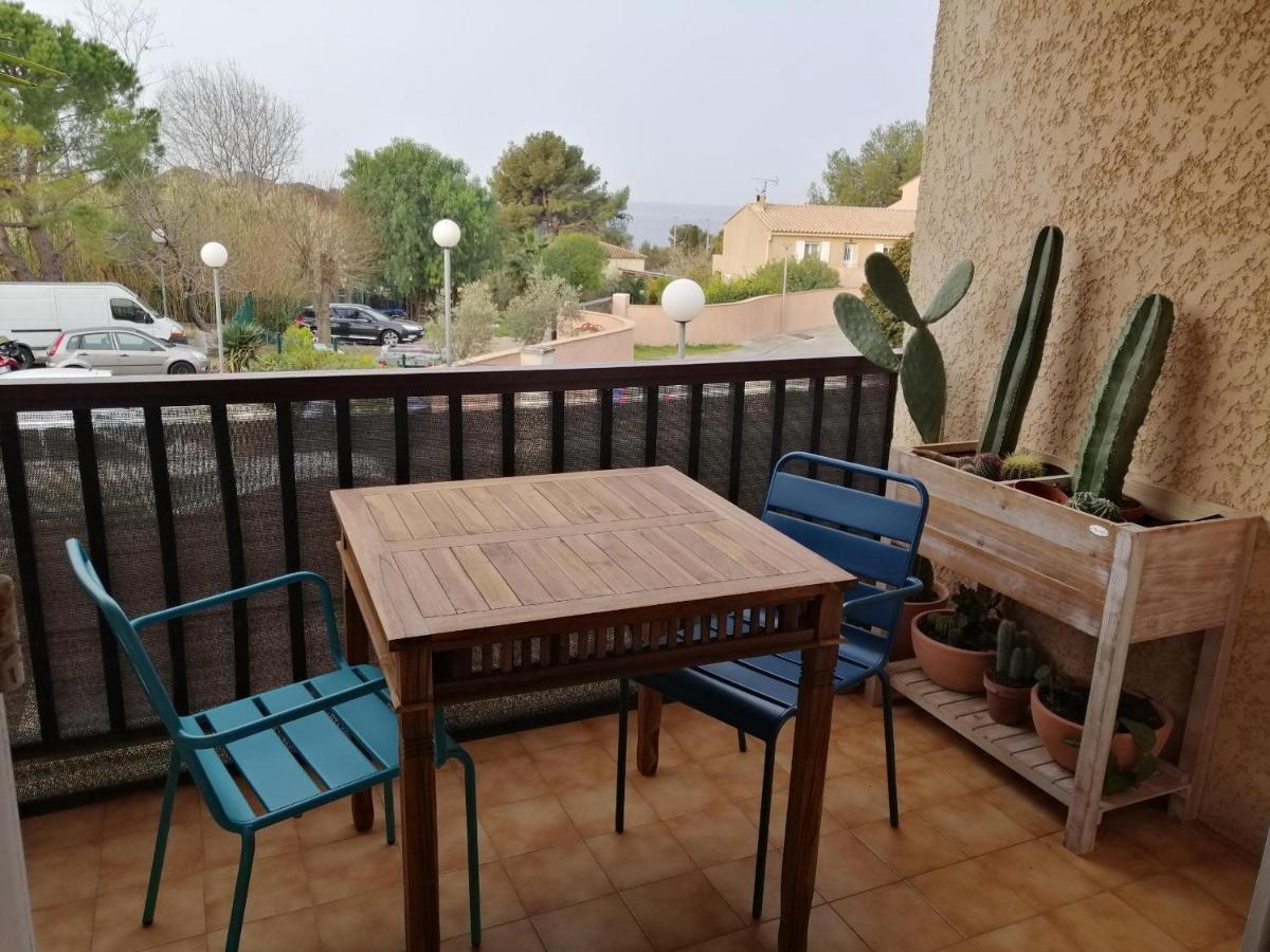 Sanary Les Gorguettes, Studio Avec Terrasse Vue Mer, A 10 Min A Pieds De La Plage Exterior photo