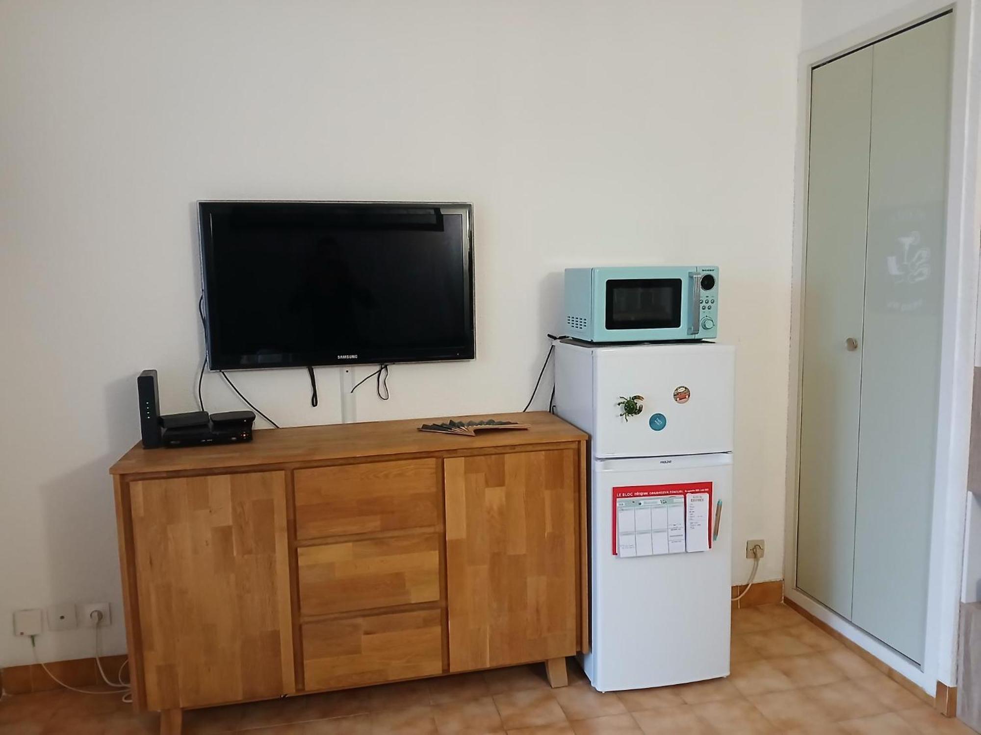 Sanary Les Gorguettes, Studio Avec Terrasse Vue Mer, A 10 Min A Pieds De La Plage Exterior photo